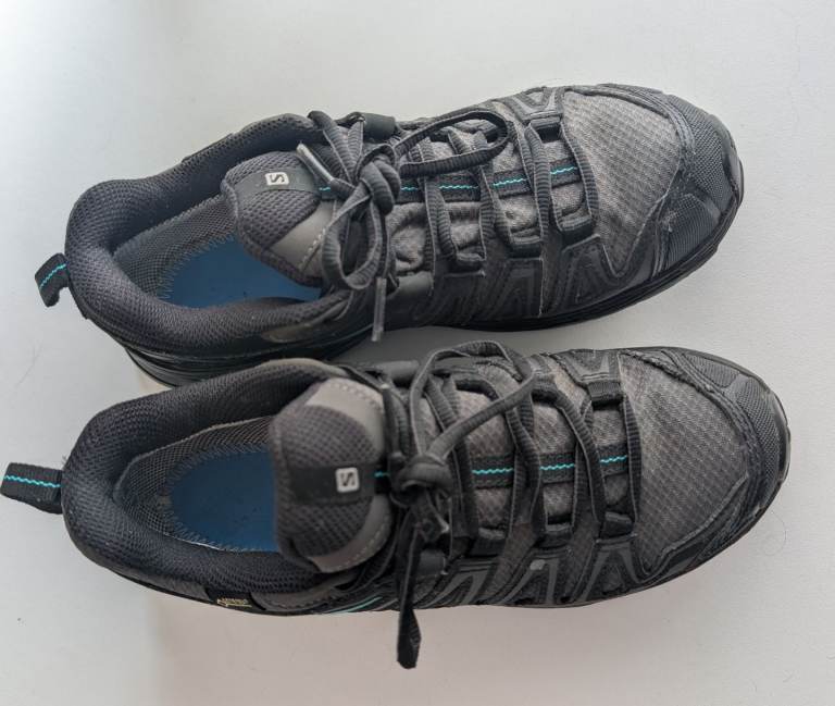 Salomon Trail Shoes in almost new condition. Size 4