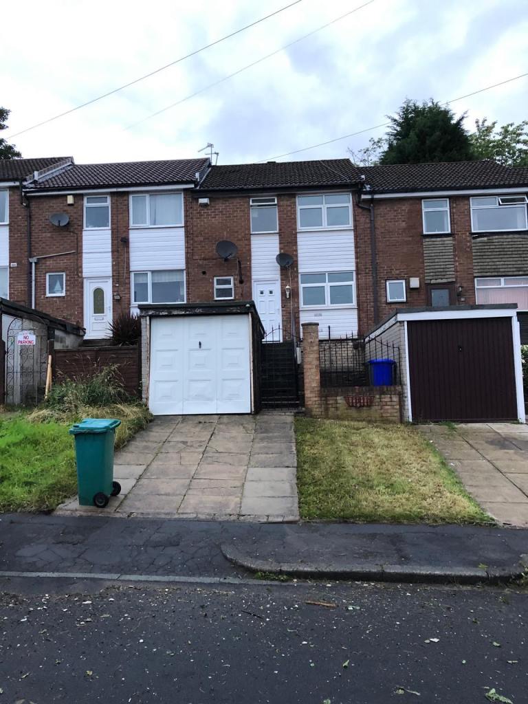 3 bed with conservatory & drive 