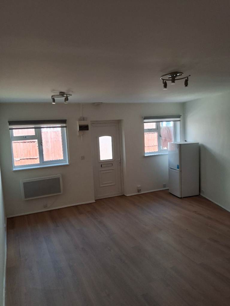 Office space to let in NW4