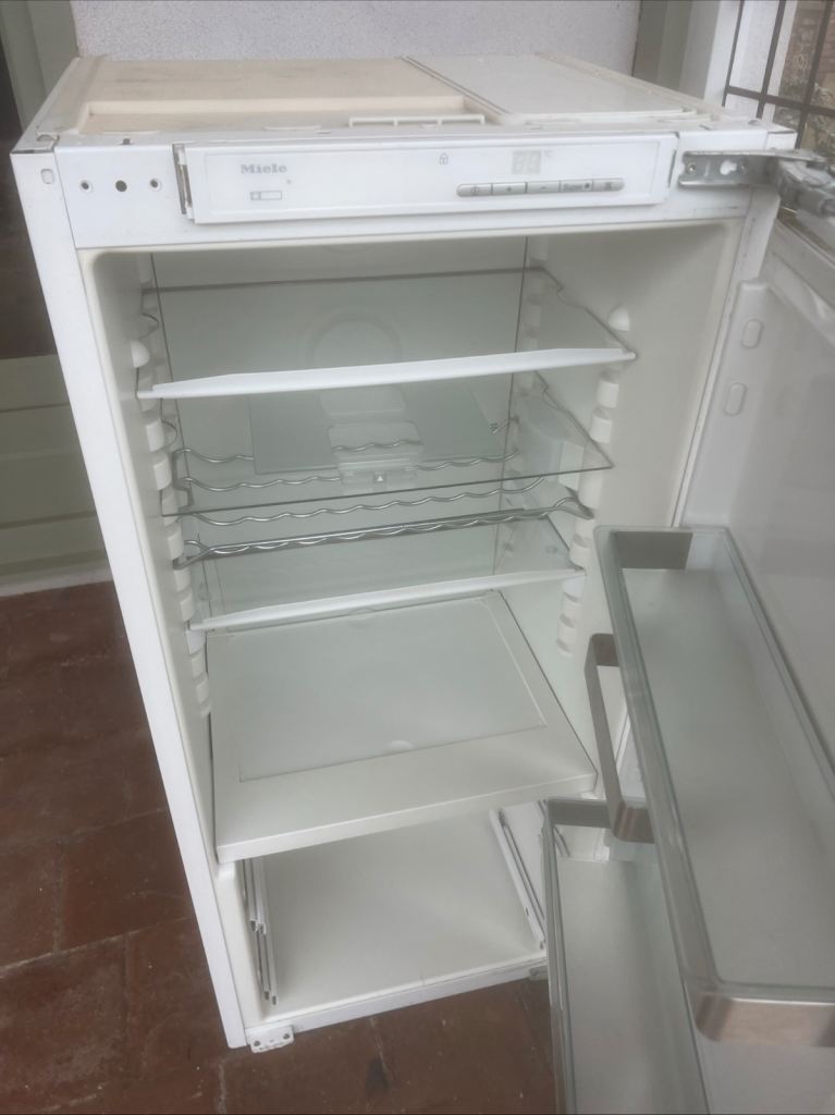 Miele K9457 iD, gwo, little used, FREE if you collect this Easter weekend.
