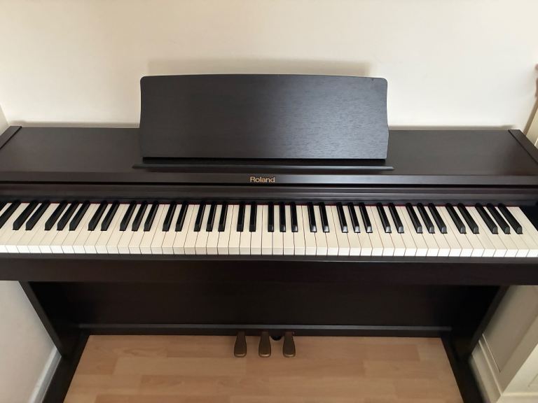 Roland RP101-ERW Digital Piano – 88 Full Size Weighted Keys / 3 Peddles 