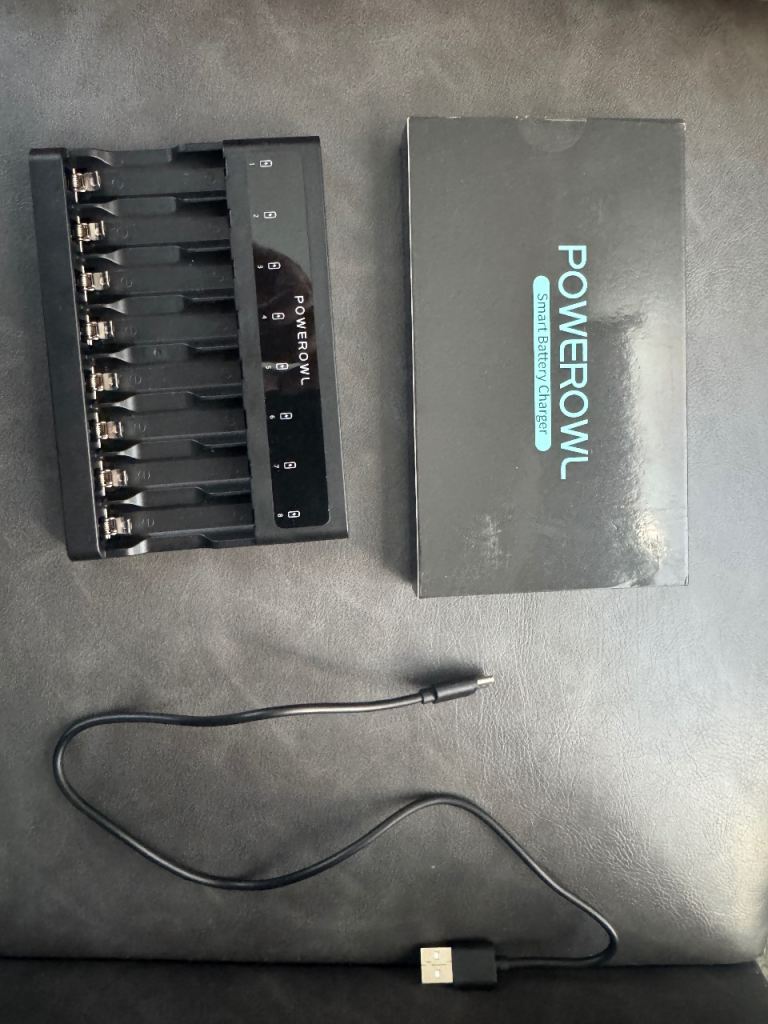POWEROWL Smart Battery Charger for AA/AAA Batteries – Good Condition