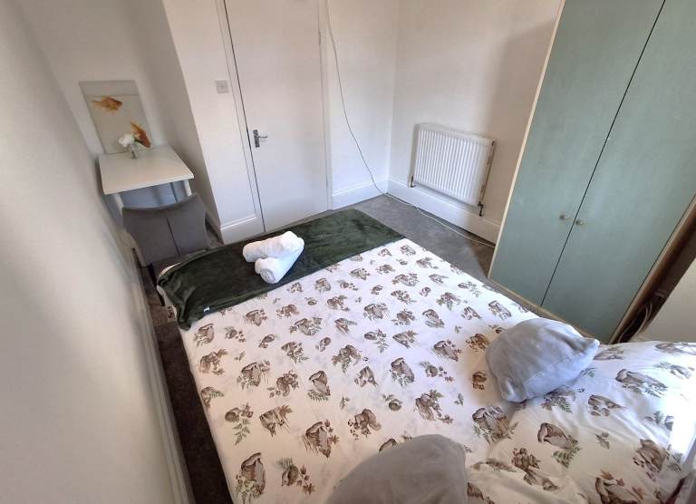 Double room to let in Boscombe area near high street and amenities.