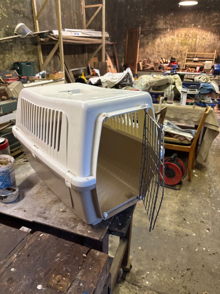 Cat / small dog crate 