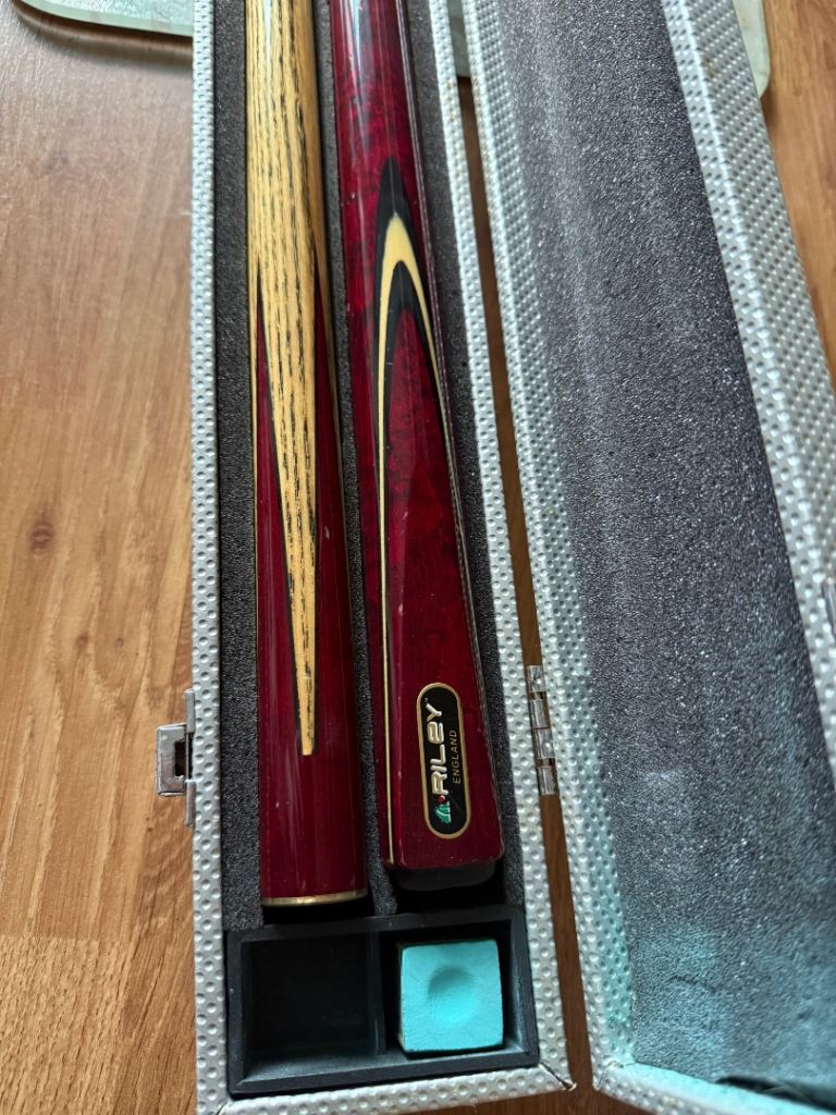 Riley pool cue 