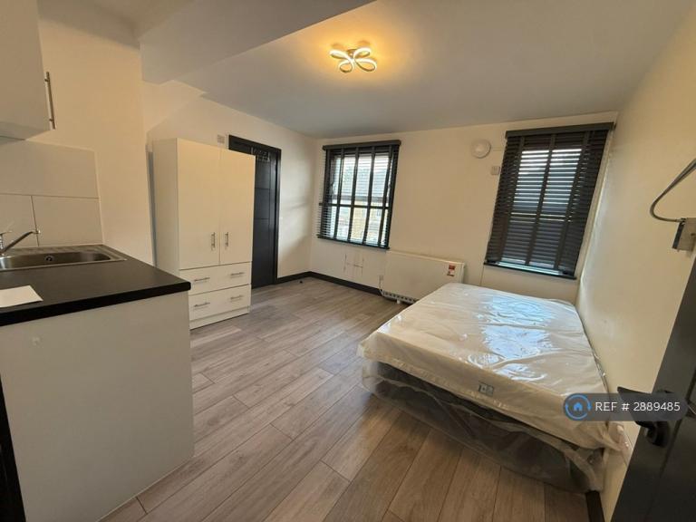 1 bedroom in Edgar Road, West Drayton, UB7 (#2889485)