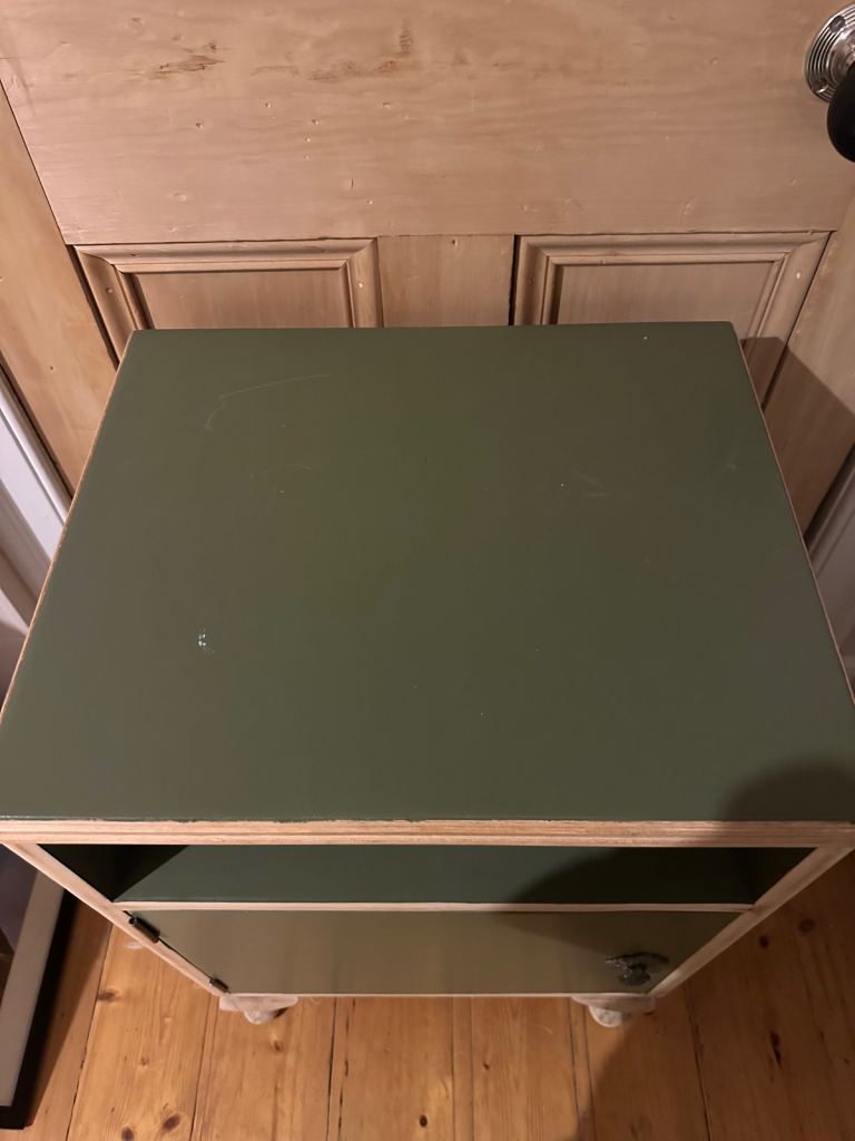 Small cabinet/side table 