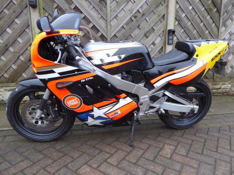 SUZUKI GSXR 400 SP G REG VERY LOW MILES RENEGADE CAN JUST SERVICED 1YRS MOT