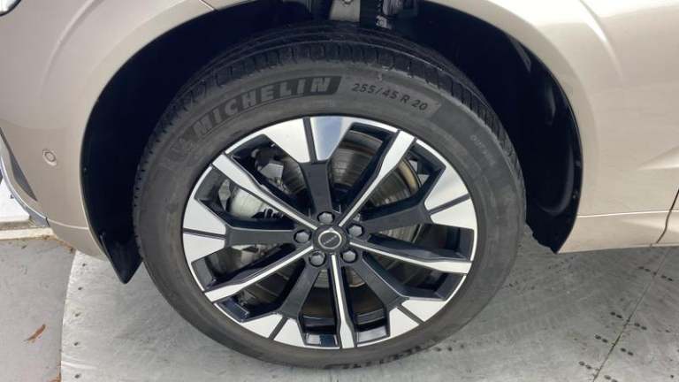 2025 Volvo XC60 Ultra T8 AWD Plug-in hybrid Electric/Petrol Bright Automatic SUV Hybrid Automatic