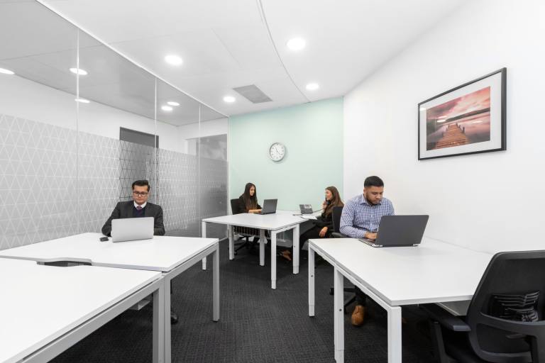 London - EC3A 8BF \ Flexible Office Space with 5 Workstations