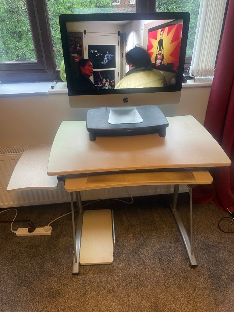 Cool computer table