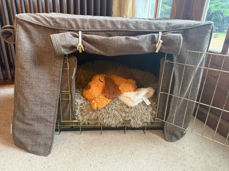 Lords & Labradors Gold Crate & Cover