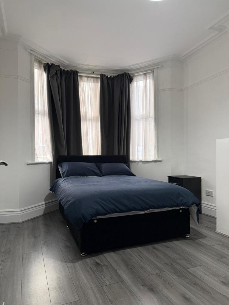Spacious 4-Bedroom Shared Accommodation – Benefits Accepted