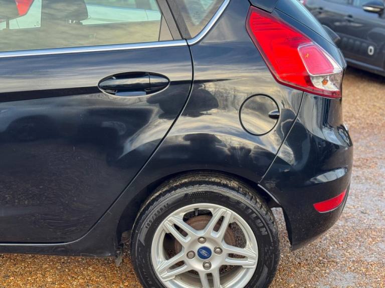 2013 Ford Fiesta 1.6 Zetec 5dr Powershift HATCHBACK PETROL Automatic