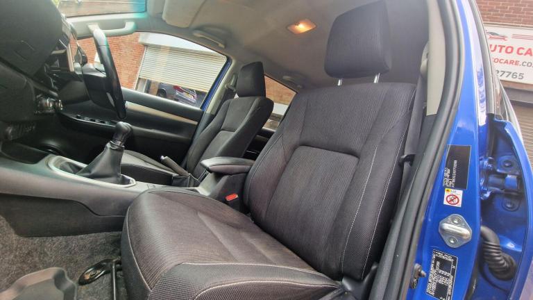 2017 Toyota Hilux Invincible D/Cab Pick Up 2.4 D-4D PICK UP DIESEL Manual