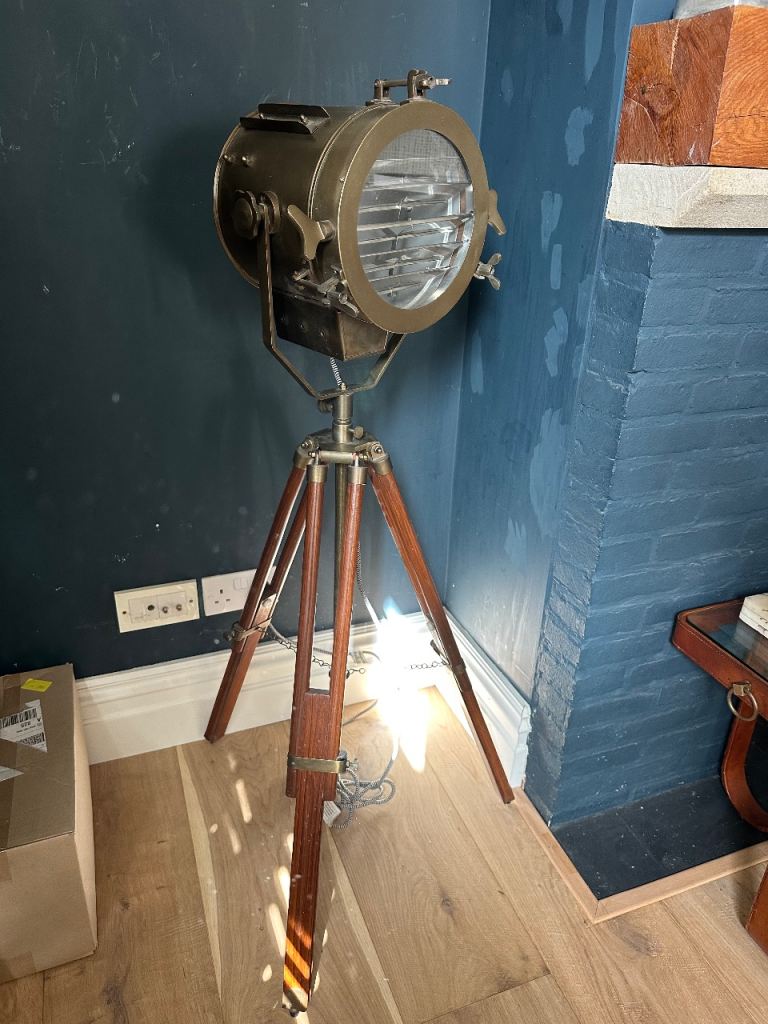 Vintage-Style Tripod Floor Lamp