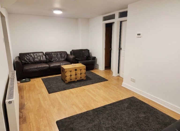 2 Double Bedrooms Available 