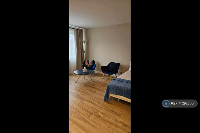 Studio flat in Gainsborough Road, London, N12 (#2923301)