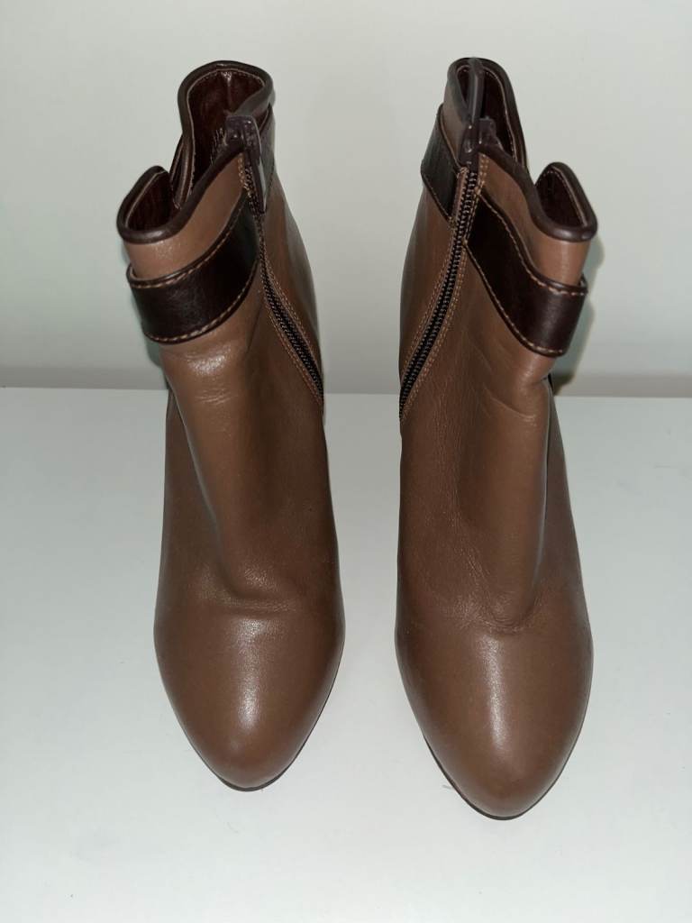 IL Passo Women's Brown Leather Ankle Boots 4 inch heel. Size: 35 EU / UK 2