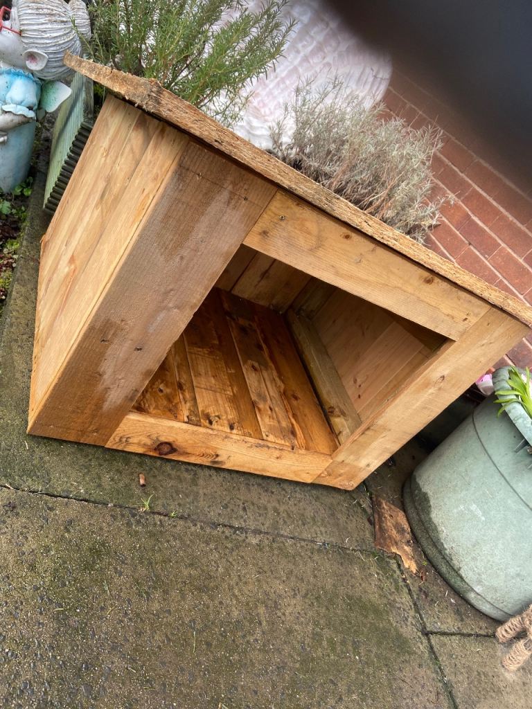 Small solid wooden pet house 