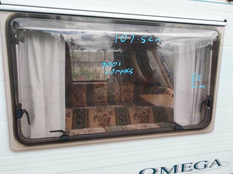 2001 compass caravan side window 