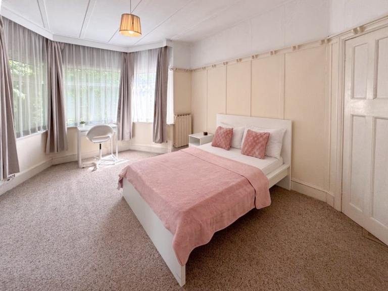 ✨Spacious Rooms Available in a Cricklewood Garden Home🌿