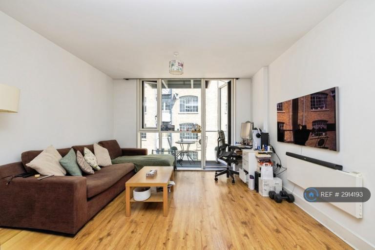1 bedroom flat in Gowers Walk, London, E1 (1 bed) (#2914193)