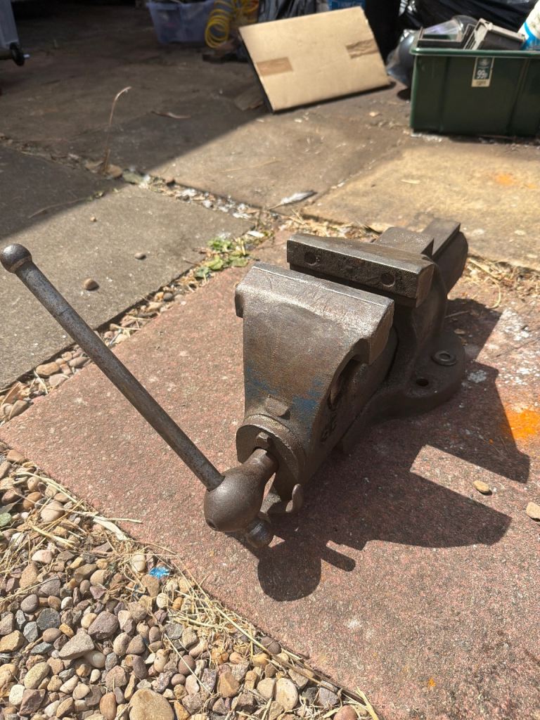 Sturdy Metal Workbench Vice – Heavy Duty, Well-Used