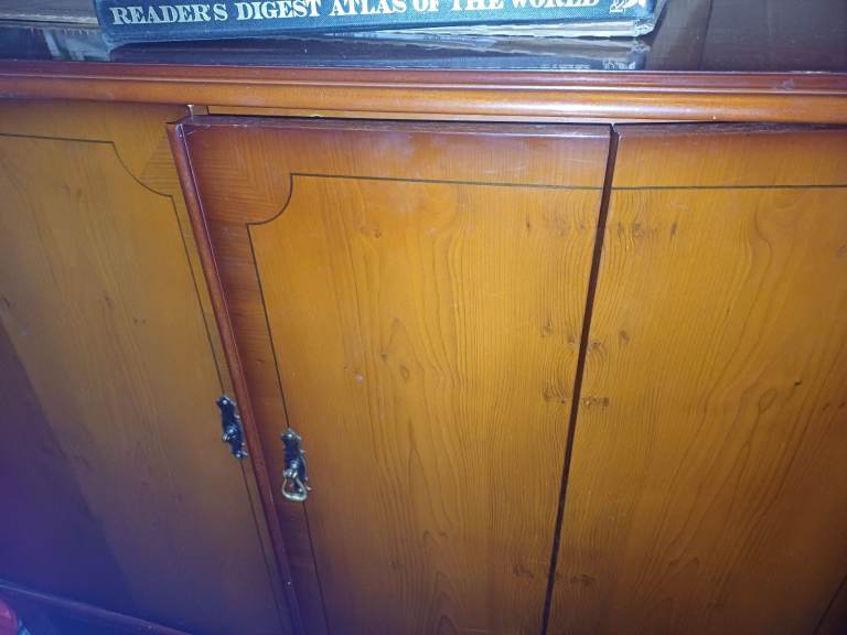 Yew ,Tv cabinet Vintage. 