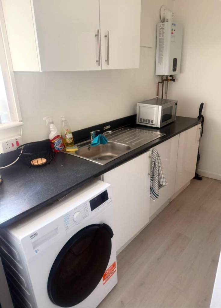 FULLY FURNISHED 1 BEDROOM FLAT FOR SHORT LET AVAILABLE RIGHT NOW!!!