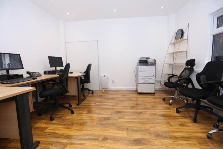 Beautiful Service Office with Wifi and other Amenities