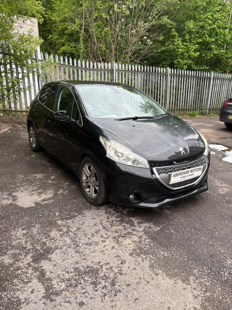 PEUGEOT 208 1.2 VTi Allure 2013