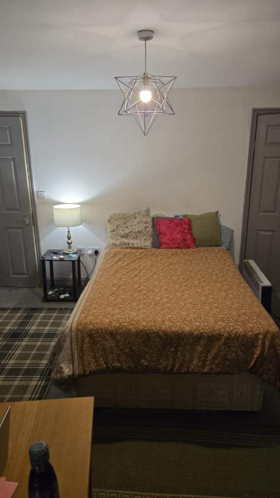 DOUBLE EN-SUITE ROOM – ALL BILLS INCLUDED