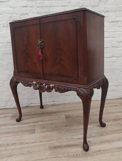 Vintage Queen Anne style mahogany cocktail cabinet (DELIVERY AVAILABLE)
