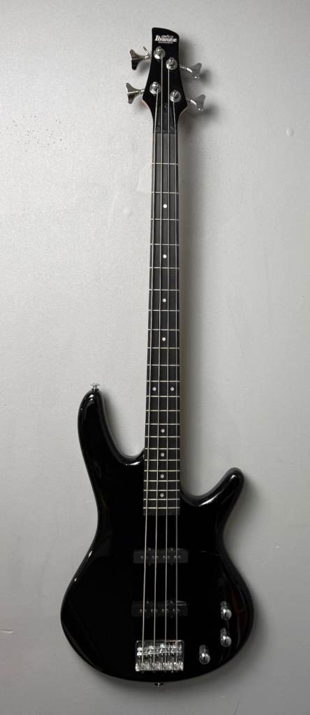 Ibanez Gio Soundgear GSR180BK 4-String Electric Bass Guitar Black Right Handed
