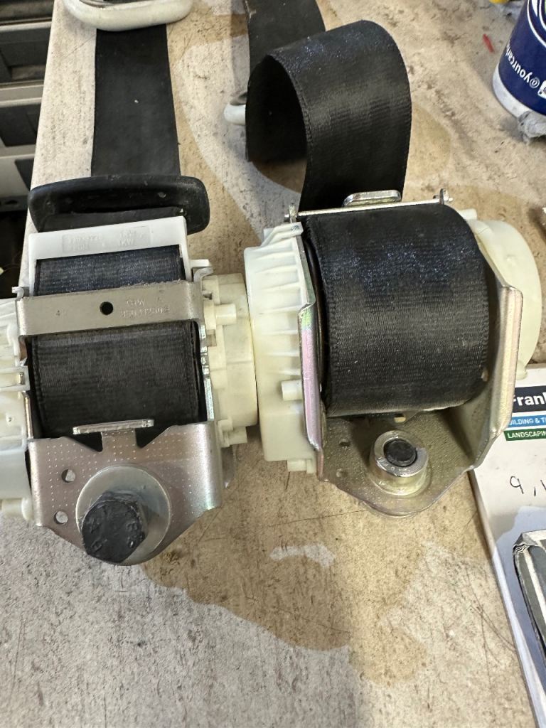 VW Transporter T5 T6 Kombi rear Seat belts 