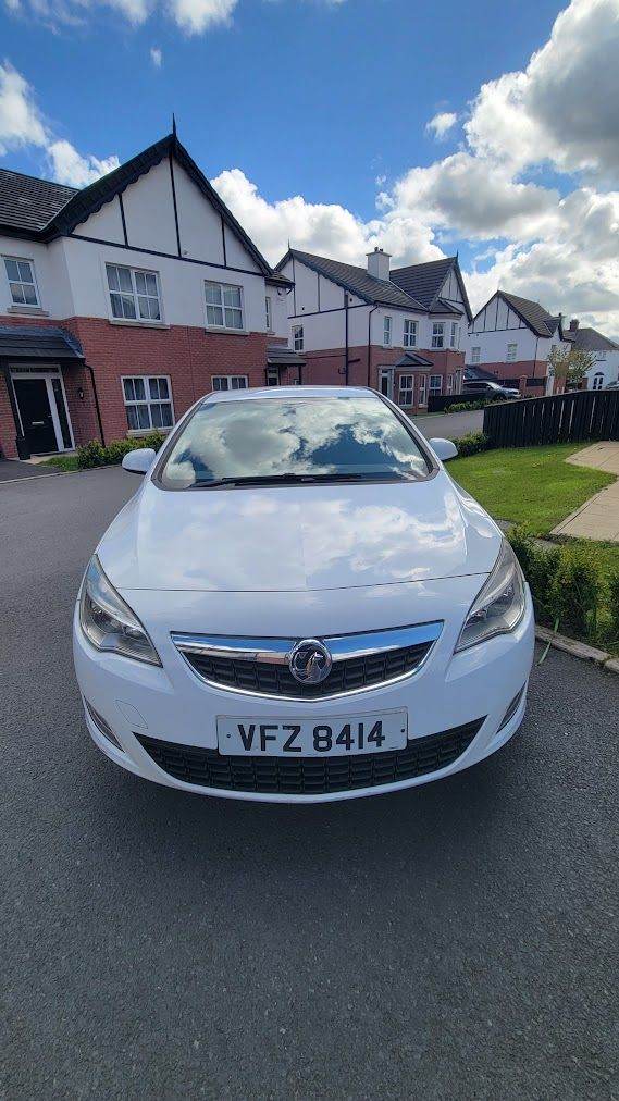 Vauxhall, ASTRA, Hatchback, 2011, Manual, 1598 (cc), 5 doors