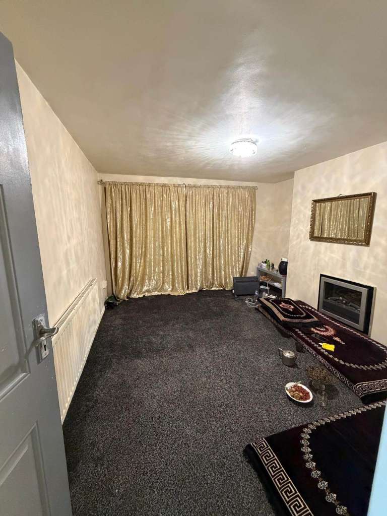 Newly decorated to high standard one bedroom ground floor flat on Waddington Street, E15 1PJ.