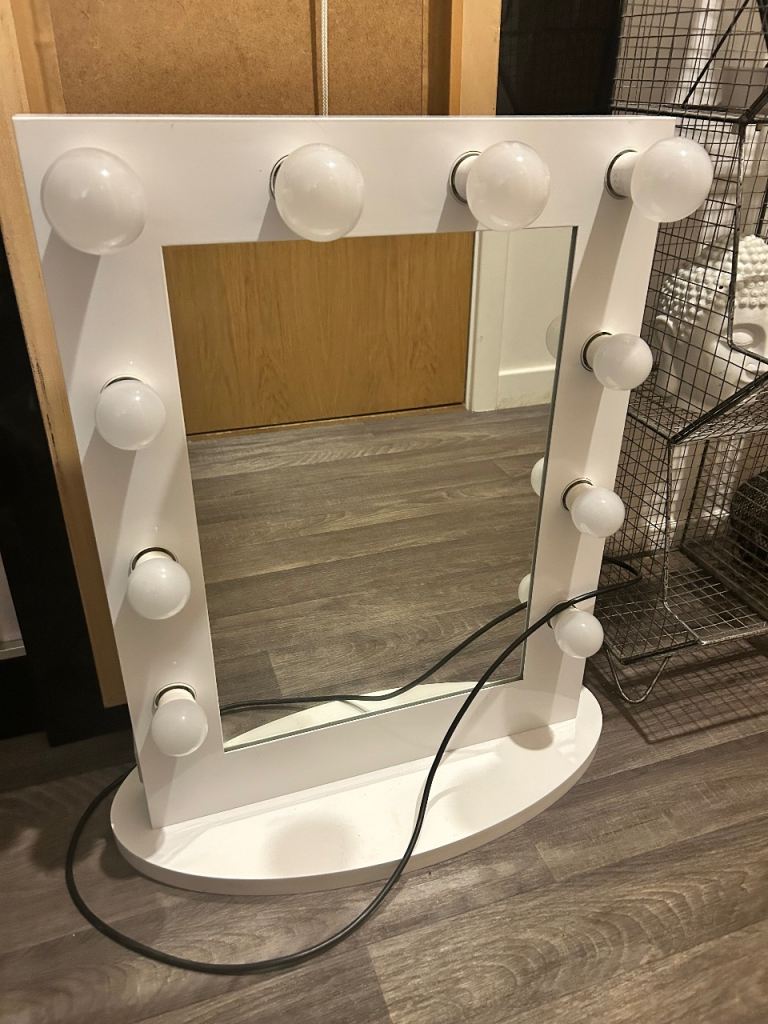 ‘Hollywood’ mirror 