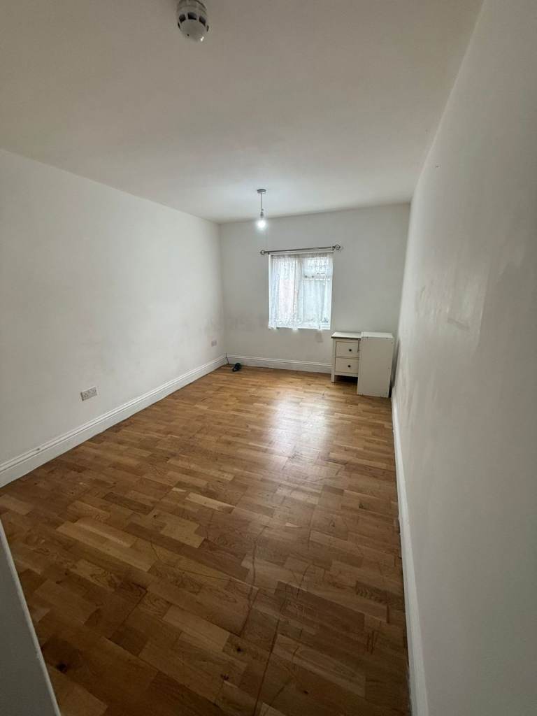 BEAUTIFUL 2 ENSUITE DOUBLE ROOMS ABVAILABLE FOR RENT CLOSE TO HEATHROW