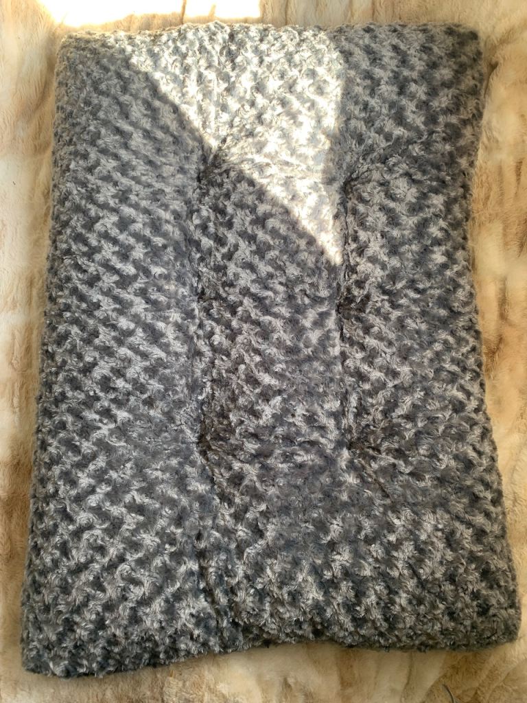 Large dog bed 90x60 cm
