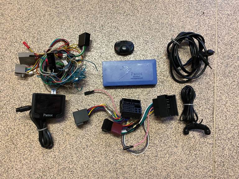 Parrot MKi9200 Bluetooth Handsfree Car Kit