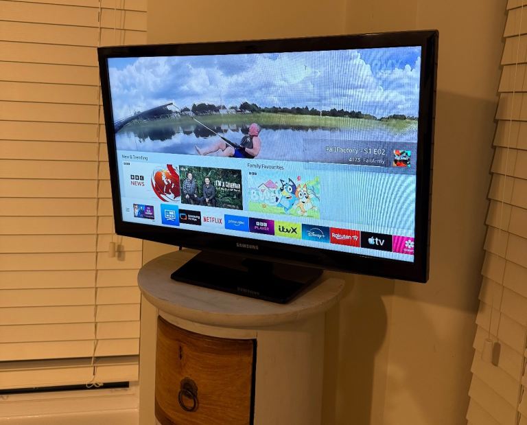 Samsung  smart Tv 24”