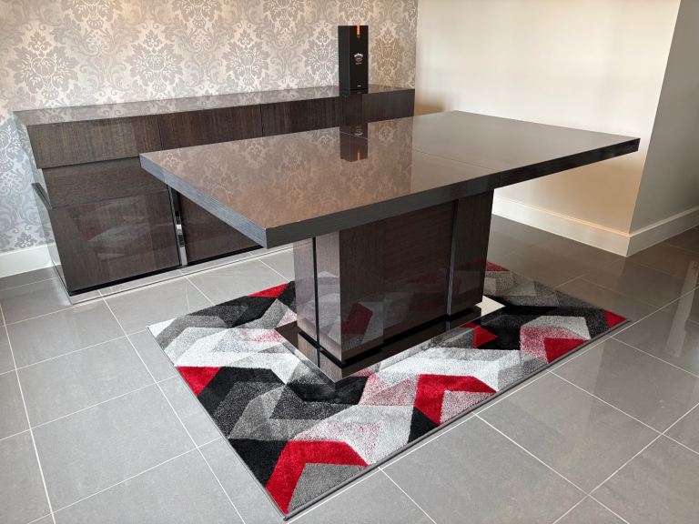 Modern Italian Grey Gloss Dining Table – Very Good Condition