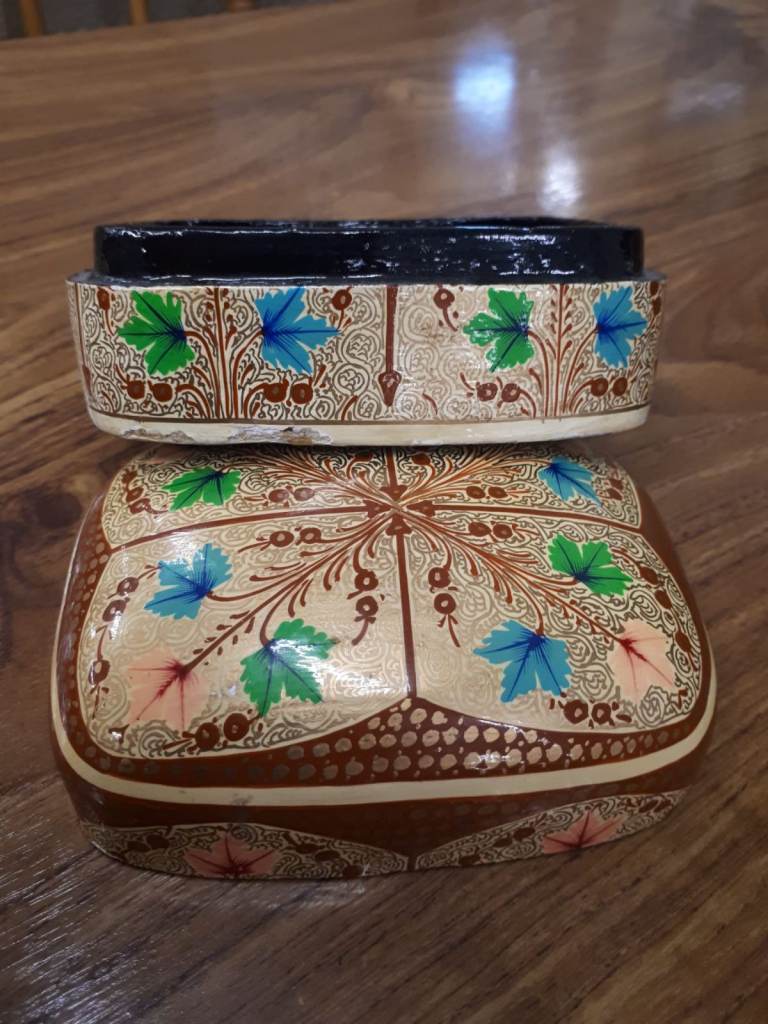 Vintage Kashmir Lacquered Paper Mache Box with Flower Decoration Stunning Trinket Box