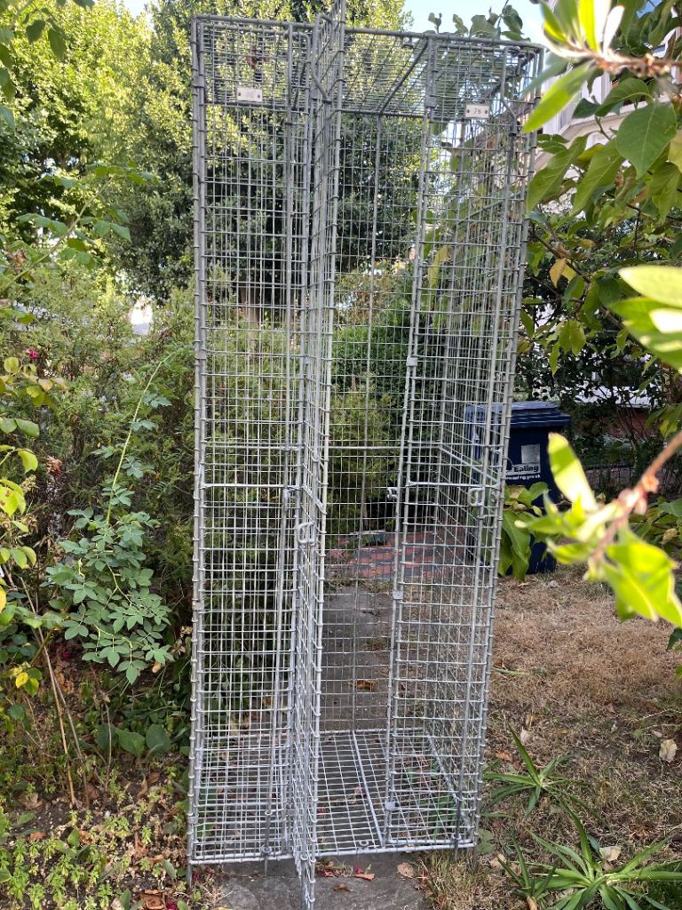Vintage wire locker 