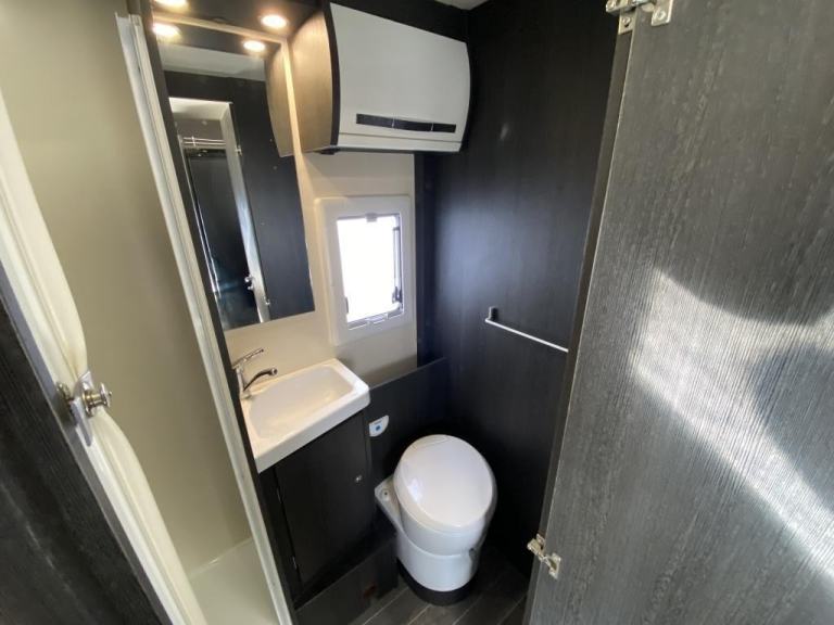 2021 (71) ROLLER TEAM ZEFIRO 690 FAMILY MOTORHOME