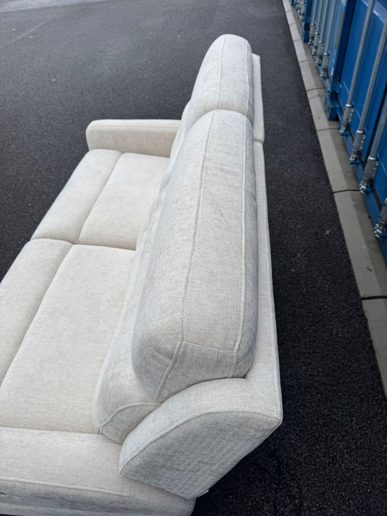 Electric recliner sofa in excellent condition, possible delivery 