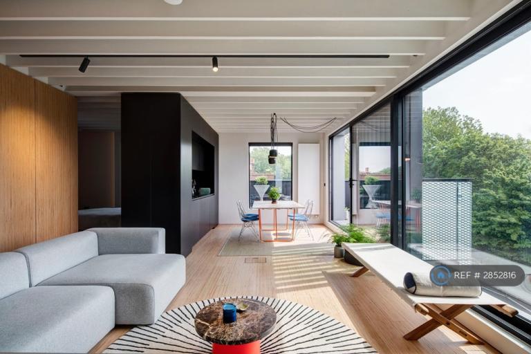 1 bedroom flat in Albany Road, London, SE5 (1 bed) (#2852816)