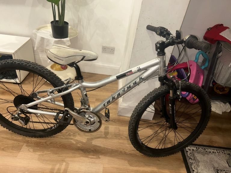 Ridgeback Carrera Kids Mountain Bike 24 inch wheels Silver, Good Condition